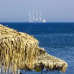 מלון Sea View (adults Only) 4*